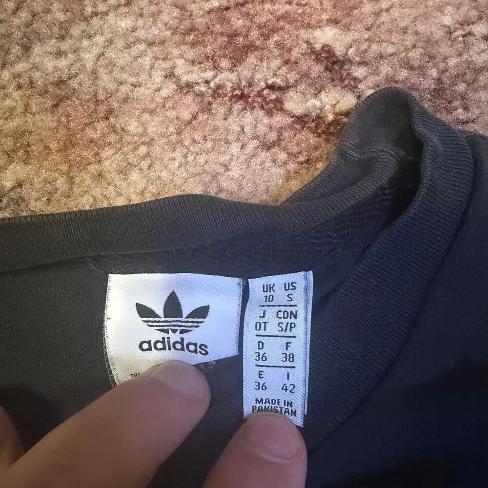 Vintage 00s Adidas black embroidered Center Logo Size Small Baggy